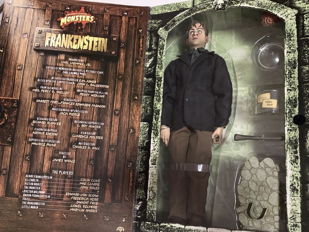 Monsters Fritz from Frankenstein - Sideshow Toy action figure collectible [Barcode 747720180420] - Main Image 2