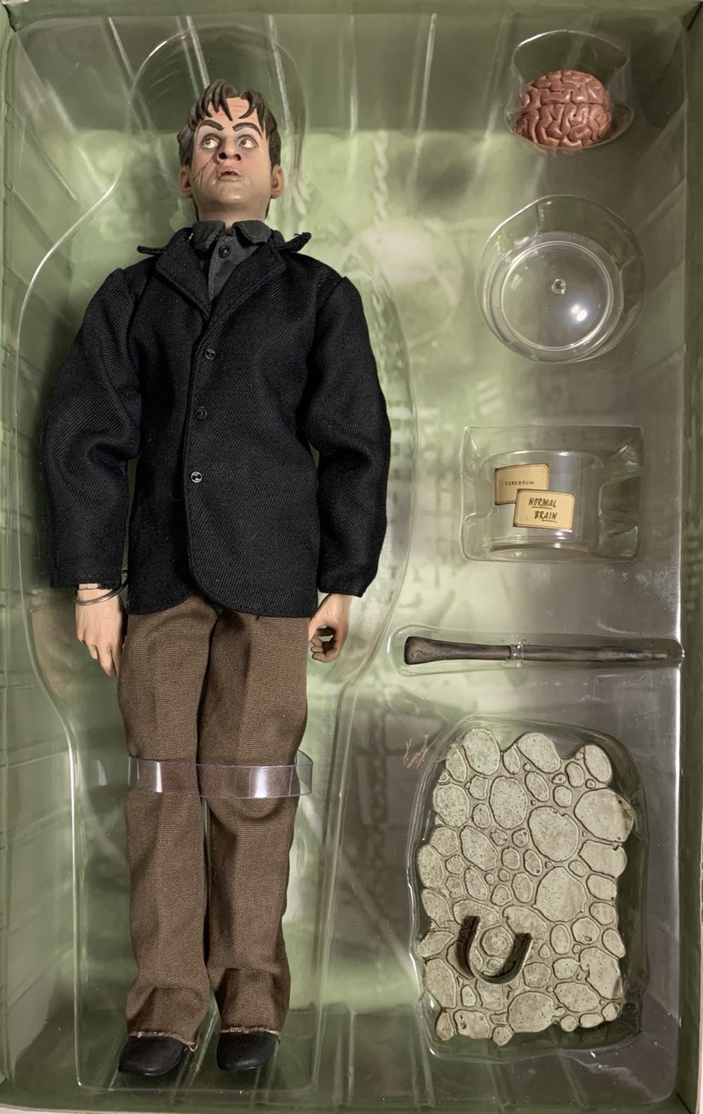 Monsters Fritz from Frankenstein - Sideshow Toy action figure collectible [Barcode 747720180420] - Main Image 4