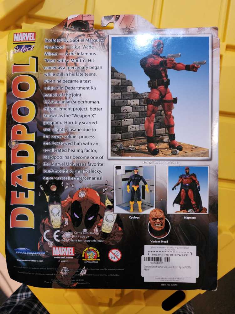 Marvel Select Deadpool  action figure collectible [Barcode 1605843016] - Main Image 2