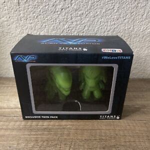 New Alien Vs Predator Glow In The Dark Titans Twin Pack Vinyl Tru Exclusive  action figure collectible [Barcode 5052473119326] - Main Image 1
