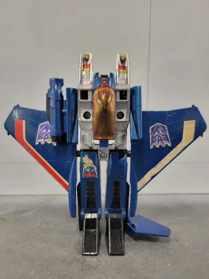 Thundercracker Seeker 4th Robot Mode Project Missing All Missiles Both Fists 1 Launcher And 1 Small Wing - Hasbro (1984) action figure collectible - Main Image 2