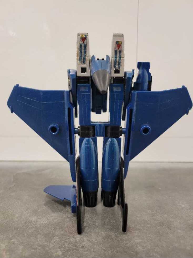 Thundercracker Seeker 4th Robot Mode Project Missing All Missiles Both Fists 1 Launcher And 1 Small Wing - Hasbro (1984) action figure collectible - Main Image 4