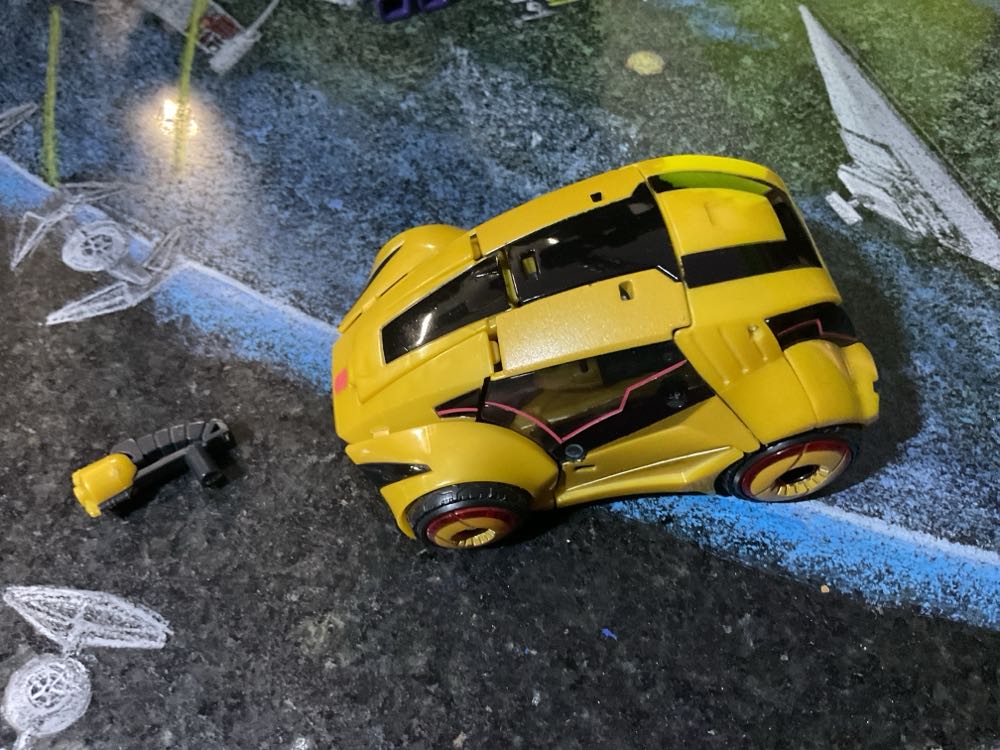 Bumblebee - Hasbro (Generations) action figure collectible - Main Image 3