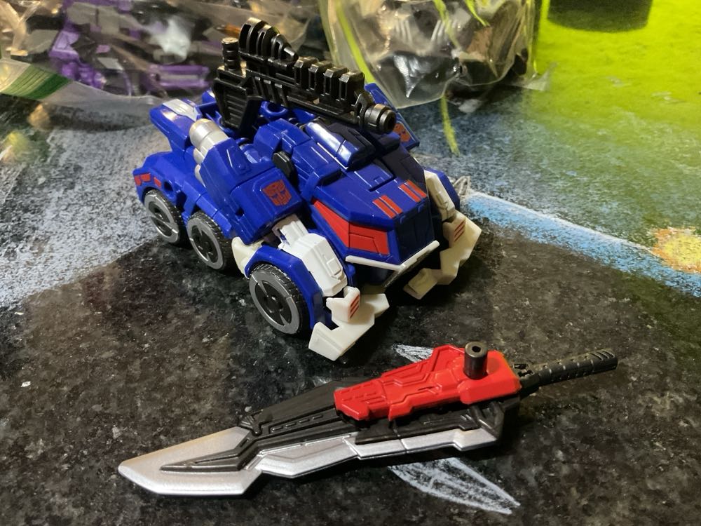 Transformers War/Fall Of Cybertron Ultra Magnus - Hasbro (Fall of Cybertron) action figure collectible - Main Image 3