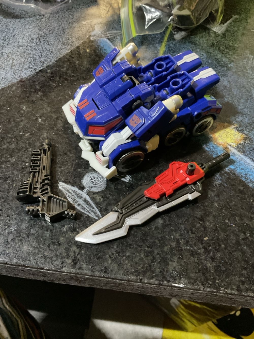 Transformers War/Fall Of Cybertron Ultra Magnus - Hasbro (Fall of Cybertron) action figure collectible - Main Image 4