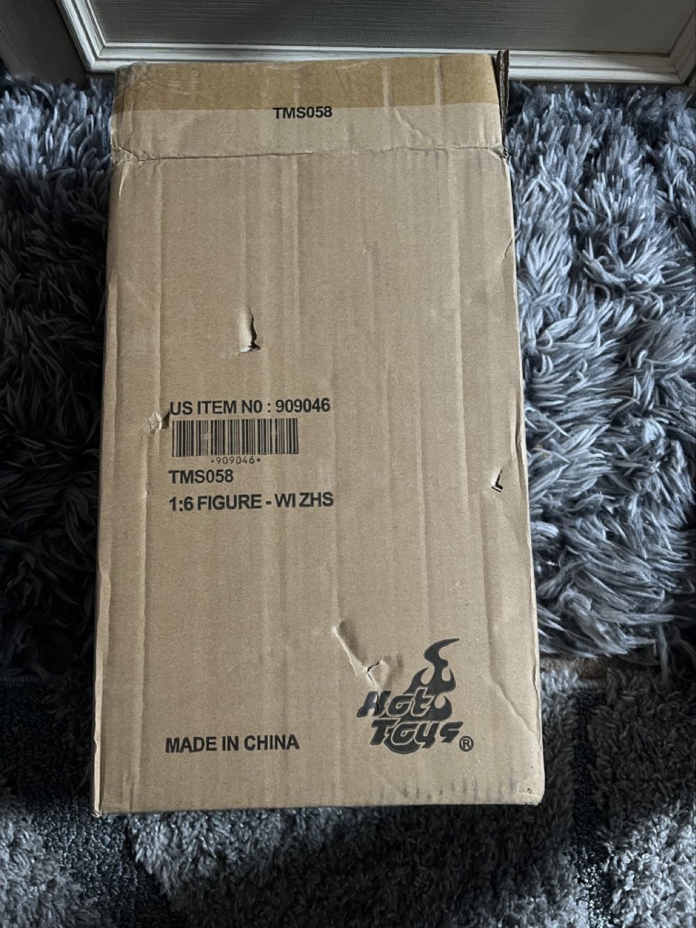 Hot Toys Marvel What If Zombie Hunter Spidey  - Hot Toys / Sideshow (1:6 Film/Television) action figure collectible [Barcode 4895228609076] - Main Image 3