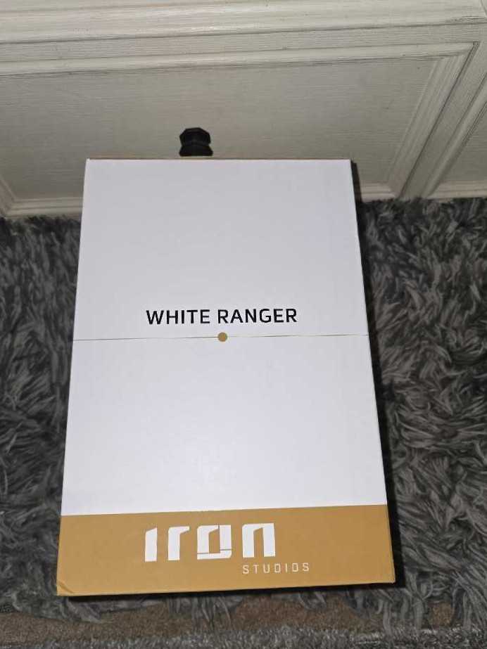 MMPR 1:10 scale White Ranger - Iron Studios (Mighty Morphin’ Power Rangers) action figure collectible [Barcode 609963128204] - Main Image 3