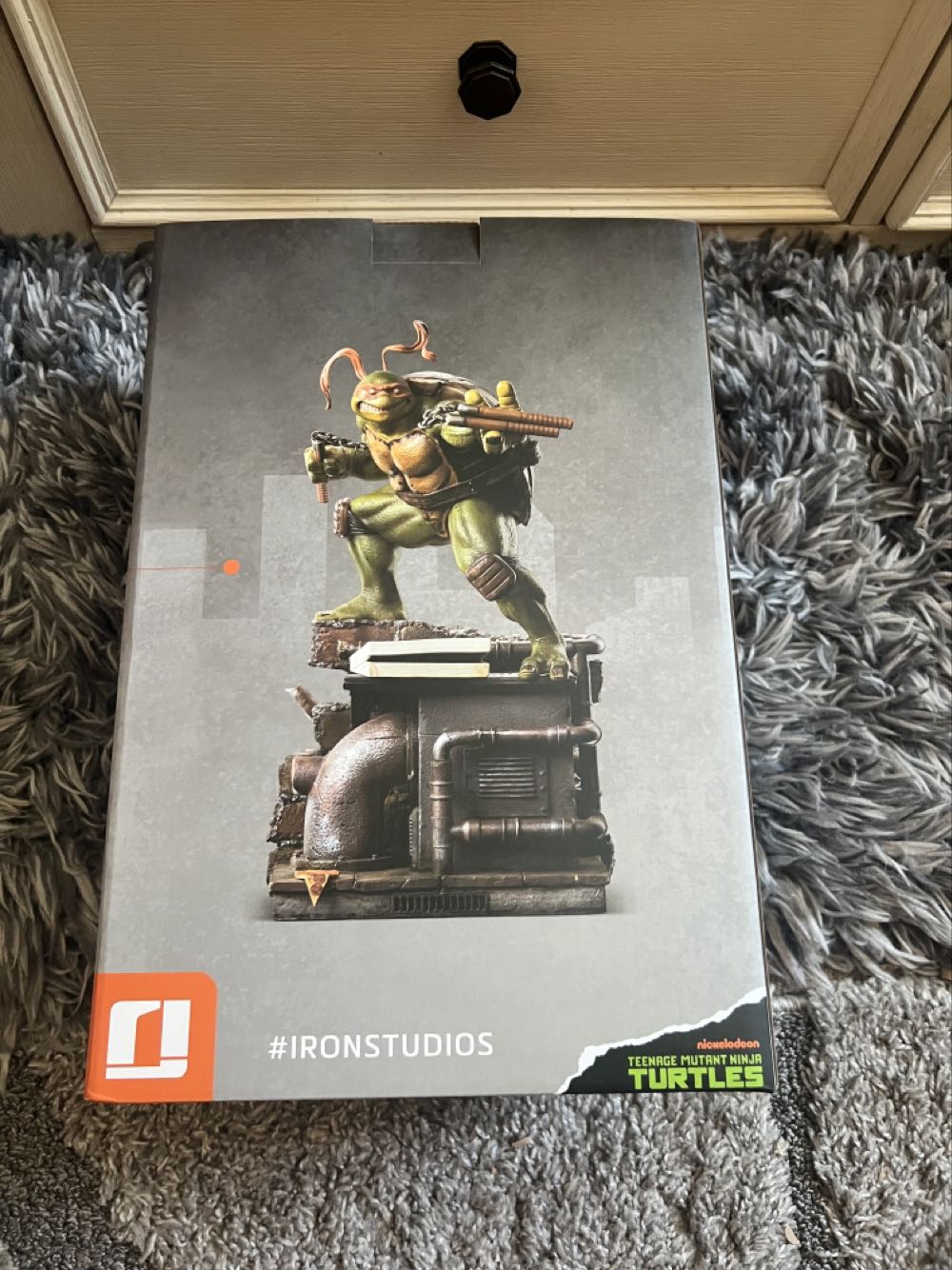 TMNT 1:10 scale Raphael - Iron Studios (Teenage Mutant Ninja Turtles) action figure collectible [Barcode 618231950447] - Main Image 3