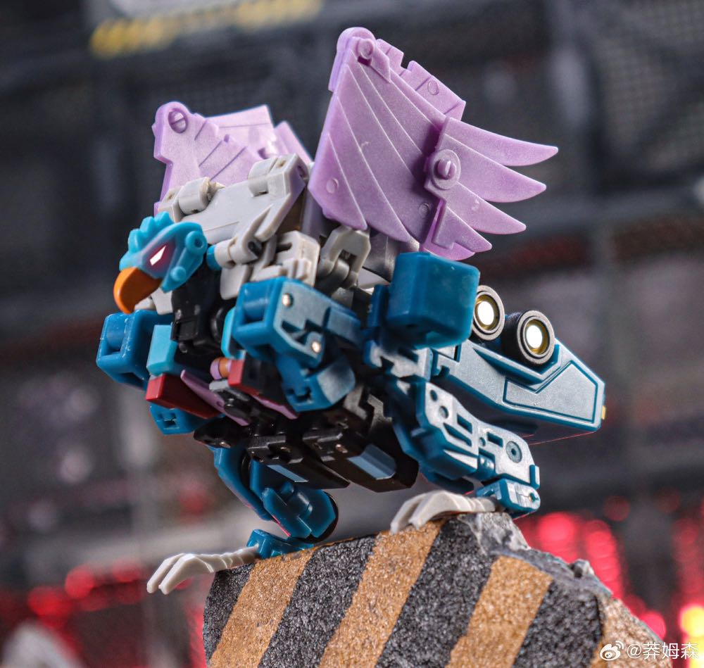 Vasili (Doubledealer) - DX9 Toys (The Transformers) action figure collectible - Main Image 2