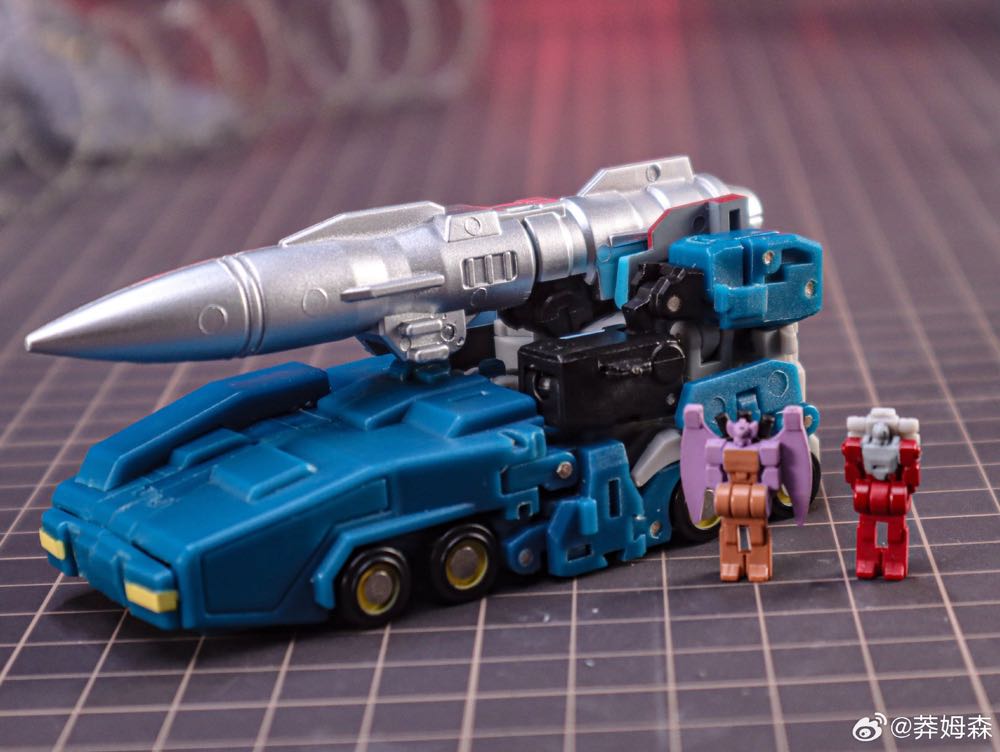 Vasili (Doubledealer) - DX9 Toys (The Transformers) action figure collectible - Main Image 3