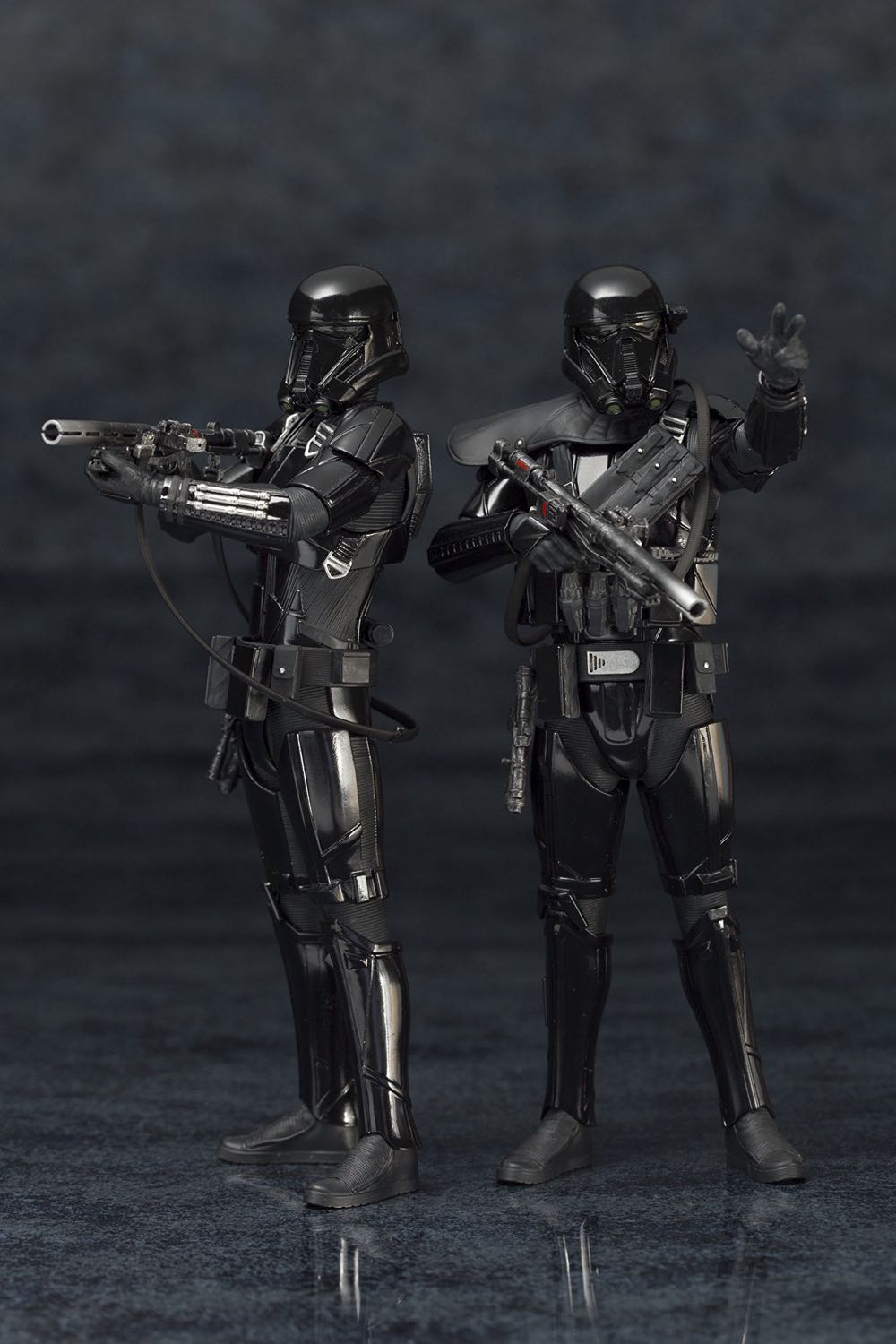 SW ArtFX+ Rogue One/ Death Trooper 2-pk - Kotobukiya (Star Wars) action figure collectible [Barcode 190526001886] - Main Image 2