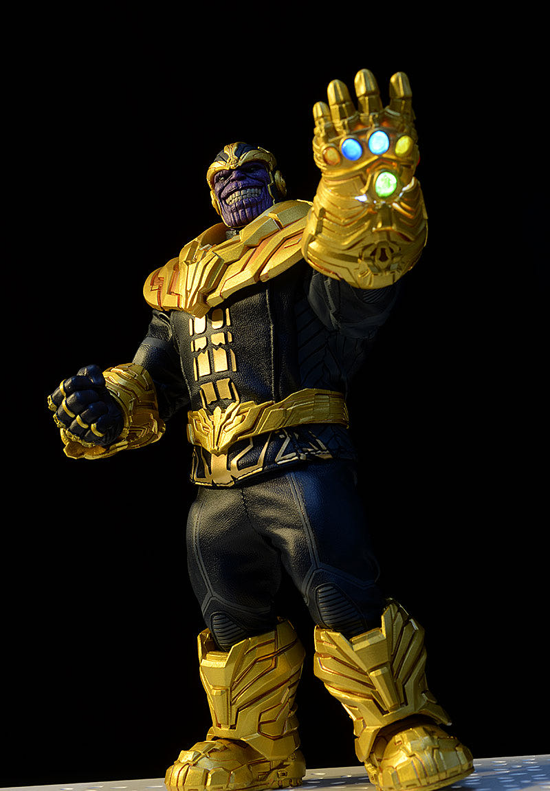 One:12 Collective/ Thanos - Mezco (MARVEL) action figure collectible - Main Image 3