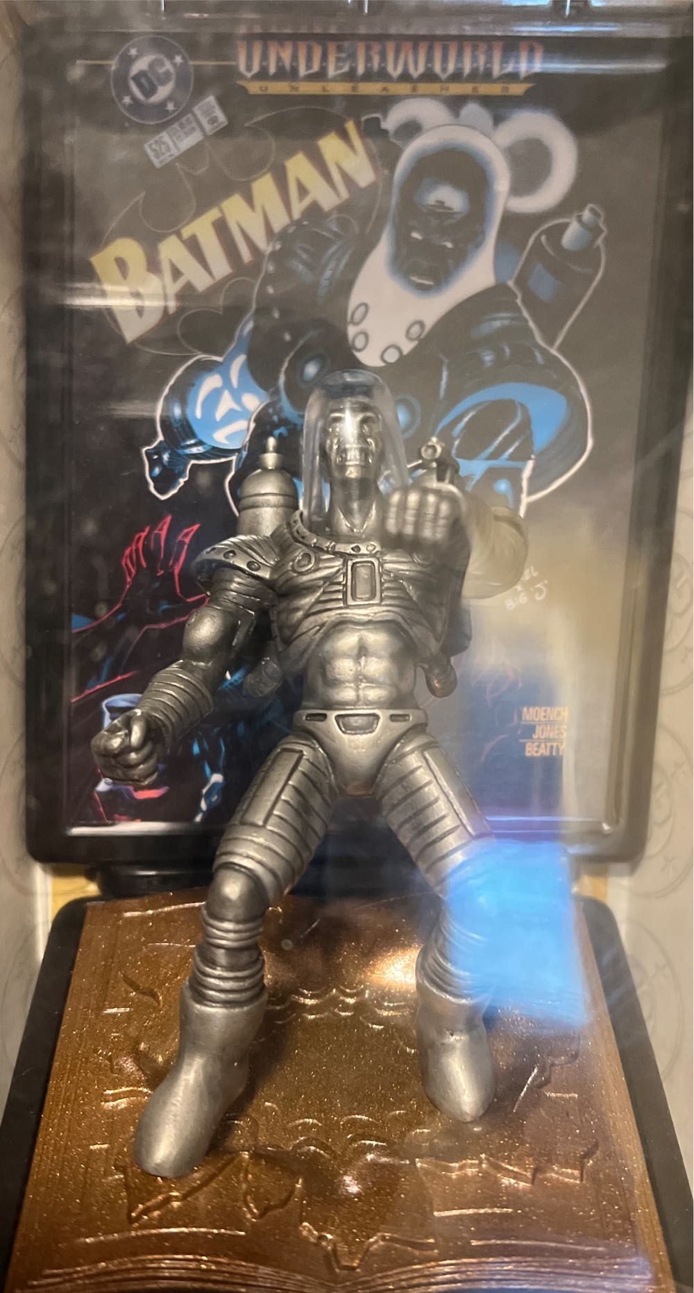 Comic Book Champions: Modern Age Mr Freeze - Racing Champions (Fine Pewter Limited Edition Collector Series) action figure collectible [Barcode 095949100003] - Main Image 4