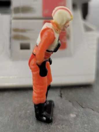 Luke Skywalker Mini Figure With Luke Skywalker Snowspeeder Vehicle Mode  - Hasbro (Star Wars Crossover) action figure collectible - Main Image 2