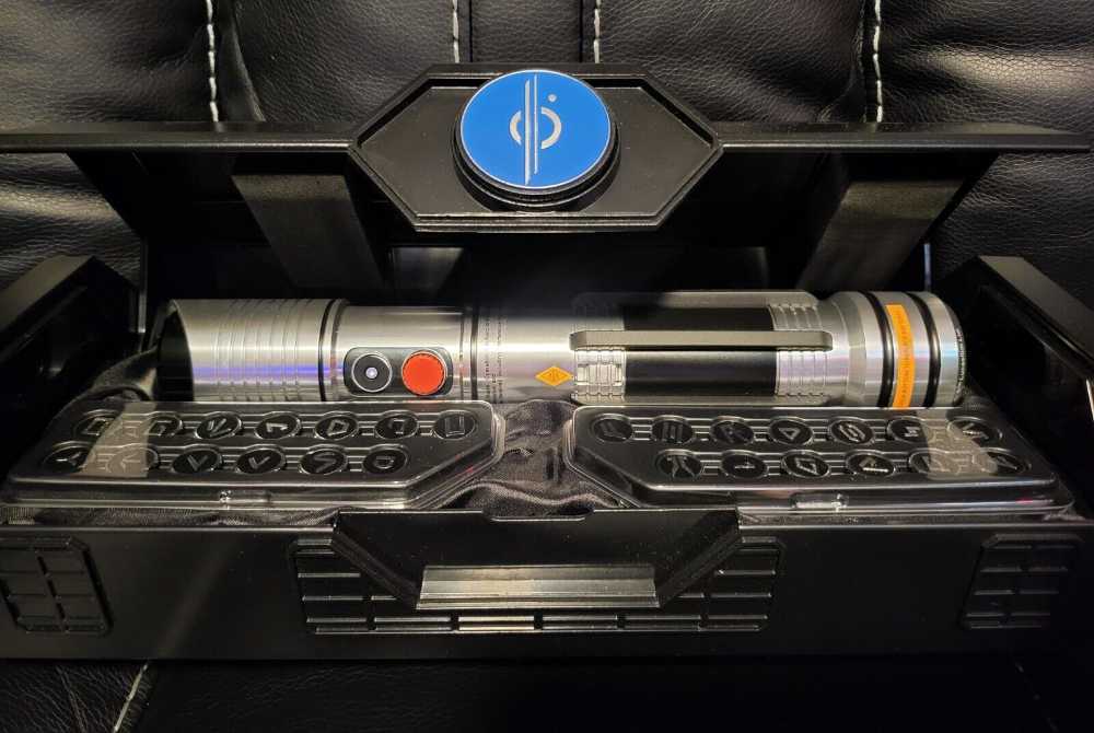 Legacy Hilt: Halcyon Lightsaber - Hasbro (Lightsabers) action figure collectible - Main Image 2