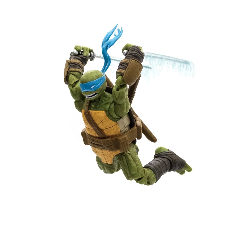 IDW: Leonardo - The Loyal Subjects (Teenage Mutant Ninja Turtles) action figure collectible - Main Image 2