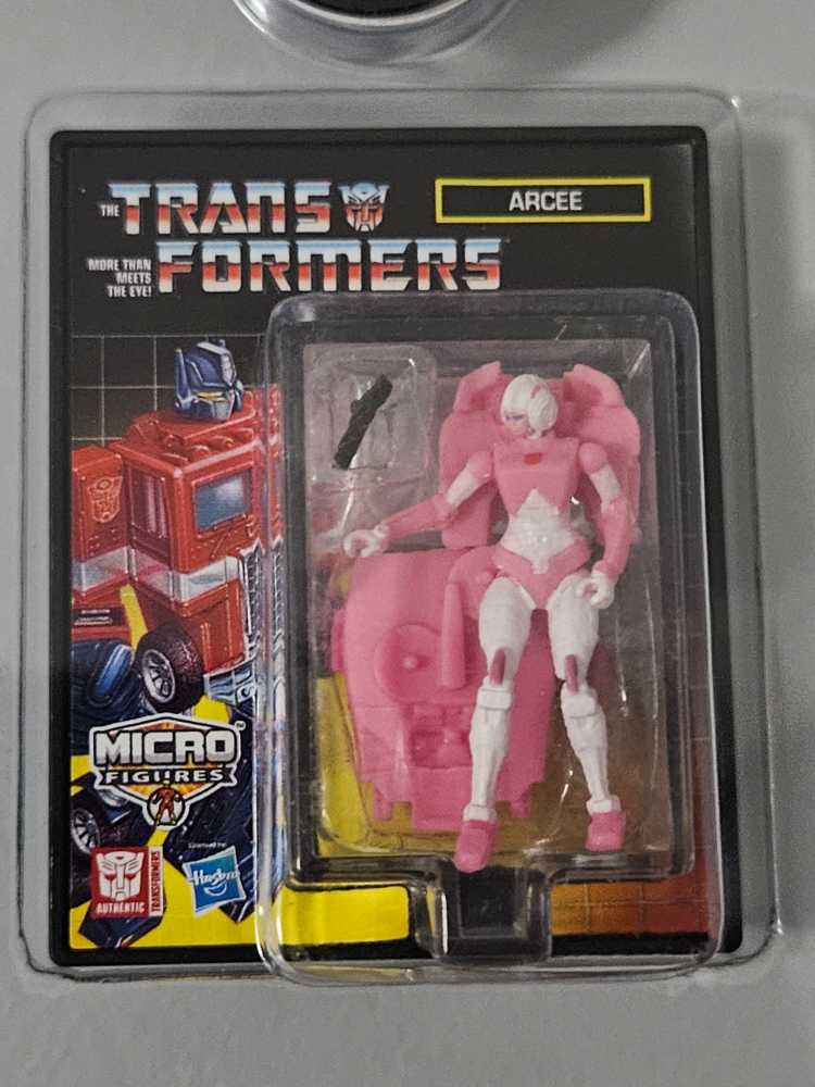 Arcee - World’s Smallest (Action Micro Figure) action figure collectible [Barcode 810010992970] - Main Image 2