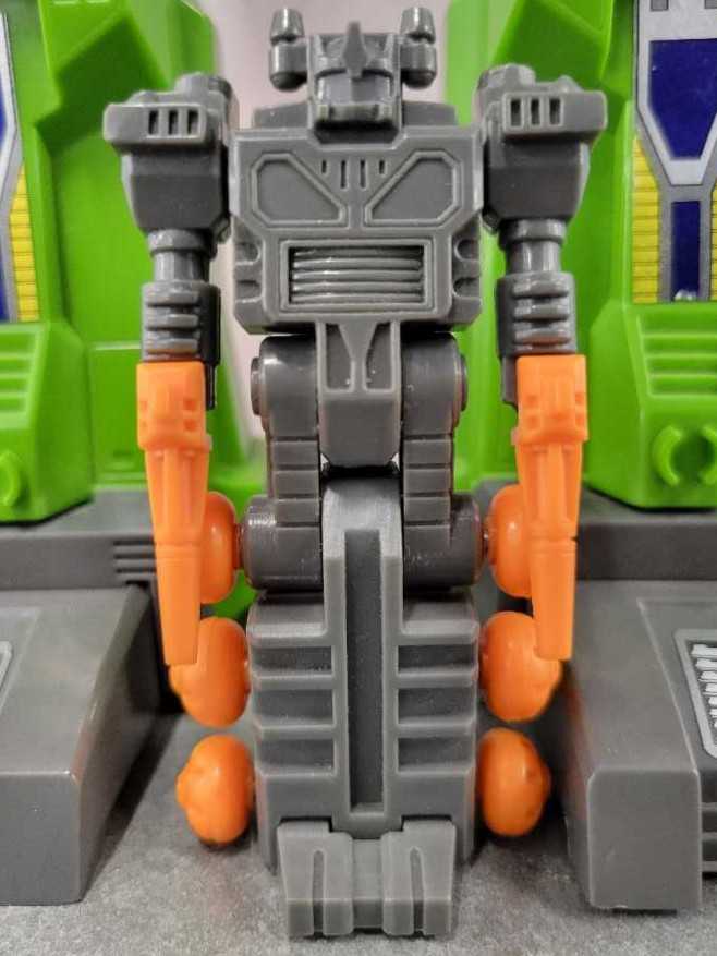 Fasttrack With Scorponok And Lord Zarak Headmaster - Hasbro (1987) action figure collectible - Main Image 1