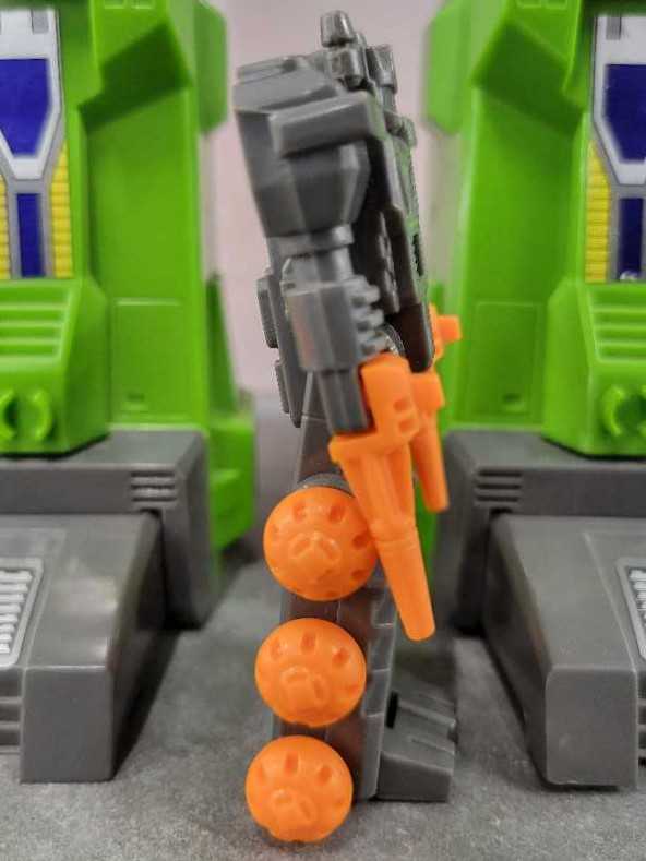 Fasttrack With Scorponok And Lord Zarak Headmaster - Hasbro (1987) action figure collectible - Main Image 2