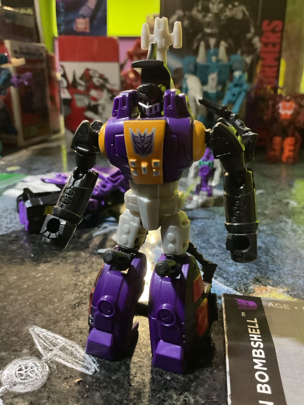 Transformers Combiner Wars  Bombshell - Hasbro (Combiner Wars) action figure collectible - Main Image 2