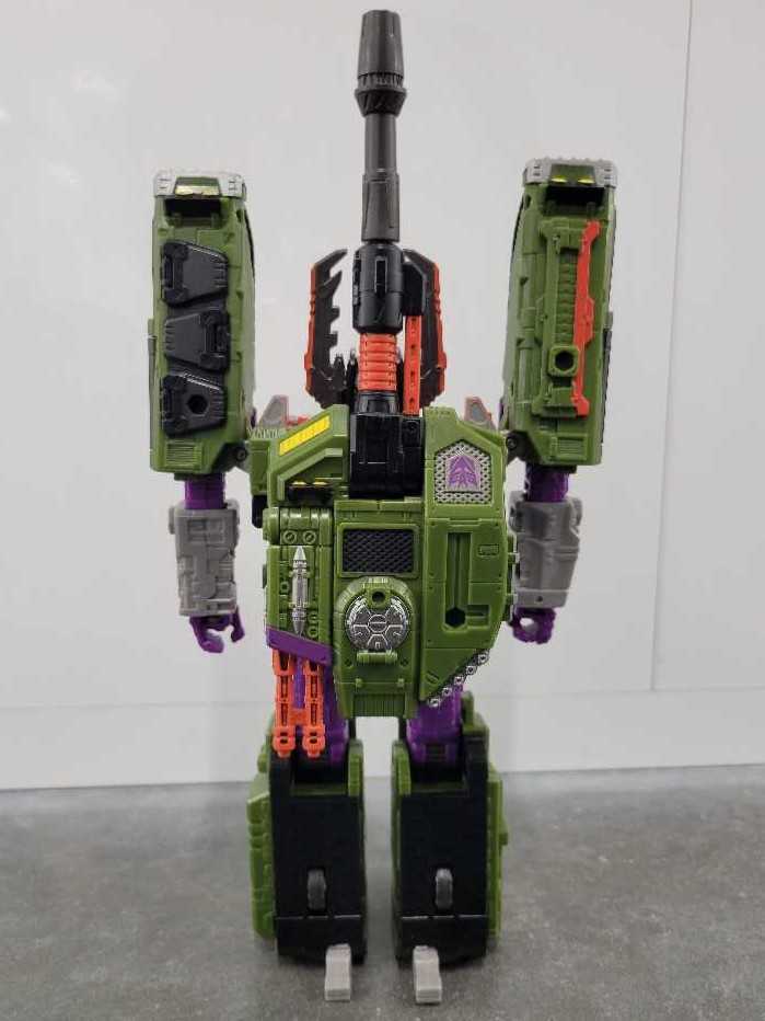 Megatron Armada Universe Leader Robot Mode - Hasbro (Legacy Evolution) action figure collectible - Main Image 4