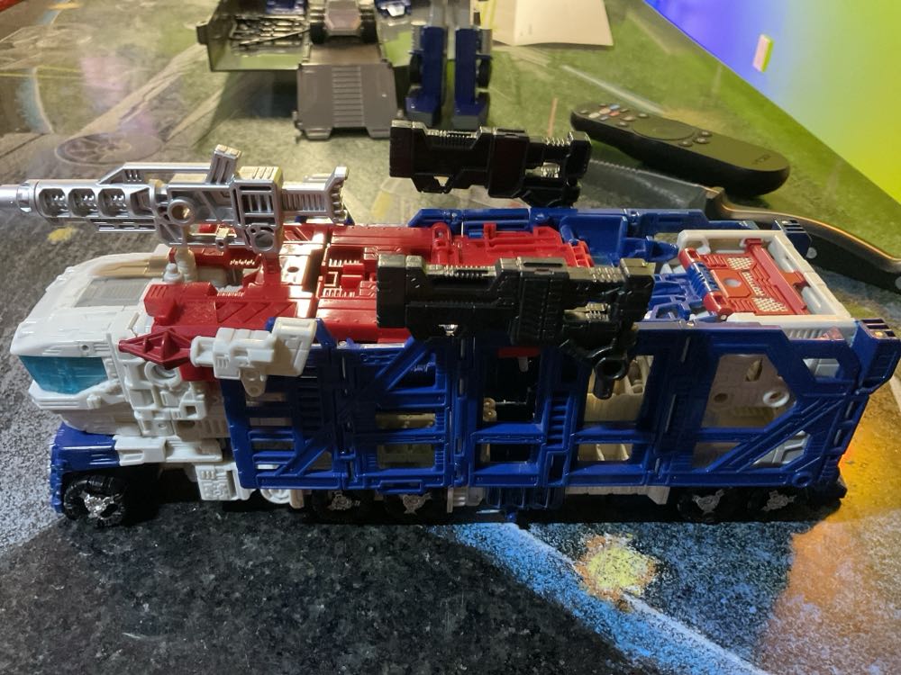 Transformers War/Fall Of Cybertron Ultra Magnus - Hasbro (Kingdom) action figure collectible - Main Image 4