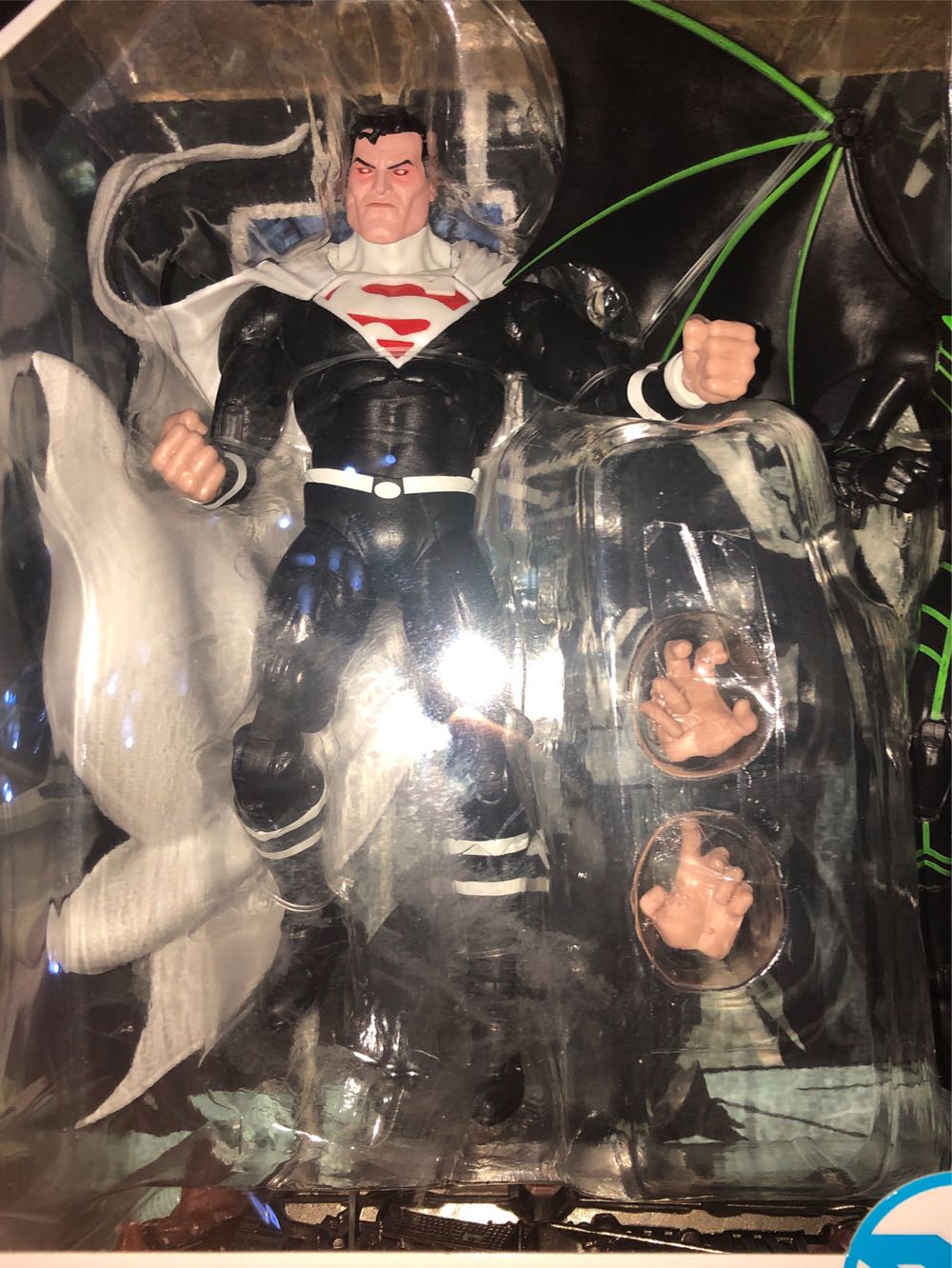 Batman Beyond - McFarlane Toys / DC Multiverse (Batman Beyond 2.0) action figure collectible [Barcode 787926157390] - Main Image 2