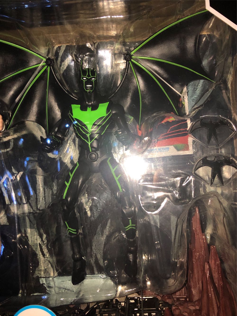 Batman Beyond - McFarlane Toys / DC Multiverse (Batman Beyond 2.0) action figure collectible [Barcode 787926157390] - Main Image 3