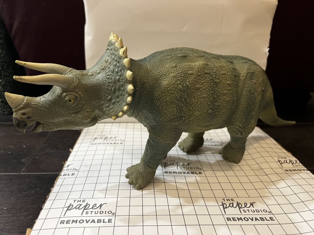 JP08 Triceratops - Jurassic Park - Series 1 - Kenner (Jurassic Park Series 1) action figure collectible - Main Image 2