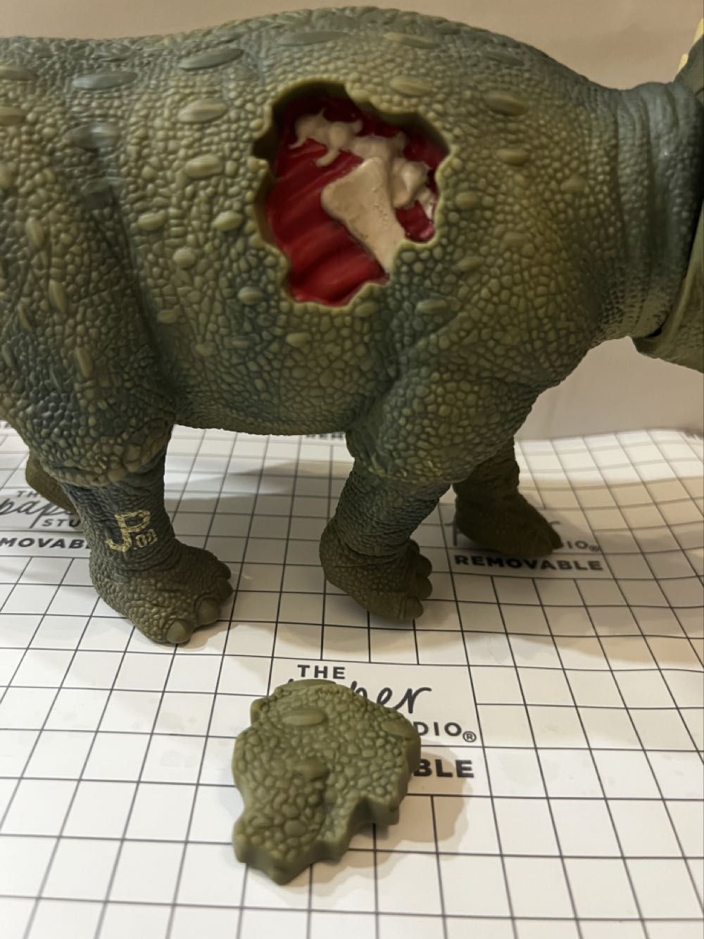 JP08 Triceratops - Jurassic Park - Series 1 - Kenner (Jurassic Park Series 1) action figure collectible - Main Image 3