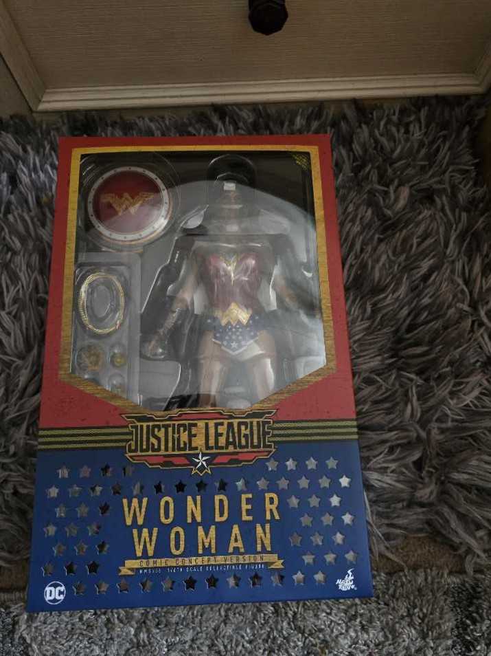Hot Toys DC Comics Wonder Woman Comic Concept Version - Hot Toys (Justice League Wonder Woman) action figure collectible [Barcode 4897011187655] - Main Image 3
