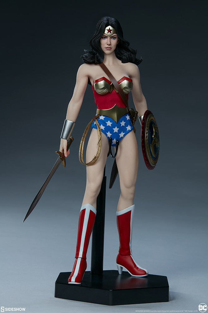 Wonder Woman Exclusive - Sideshow Collectibles (DC Comics) action figure collectible [Barcode 747720222915] - Main Image 4