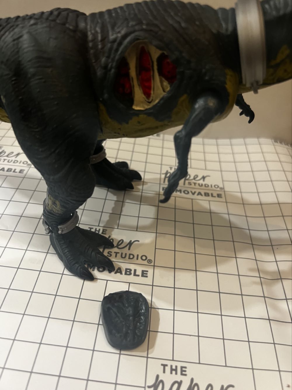 Young T-Rex (Series 2) - Kenner (Jurassic Park Series 2) action figure collectible - Main Image 3