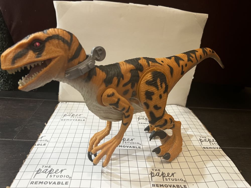 Utahraptor (Series 2) - Kenner (Jurassic Park Series 2) action figure collectible - Main Image 2