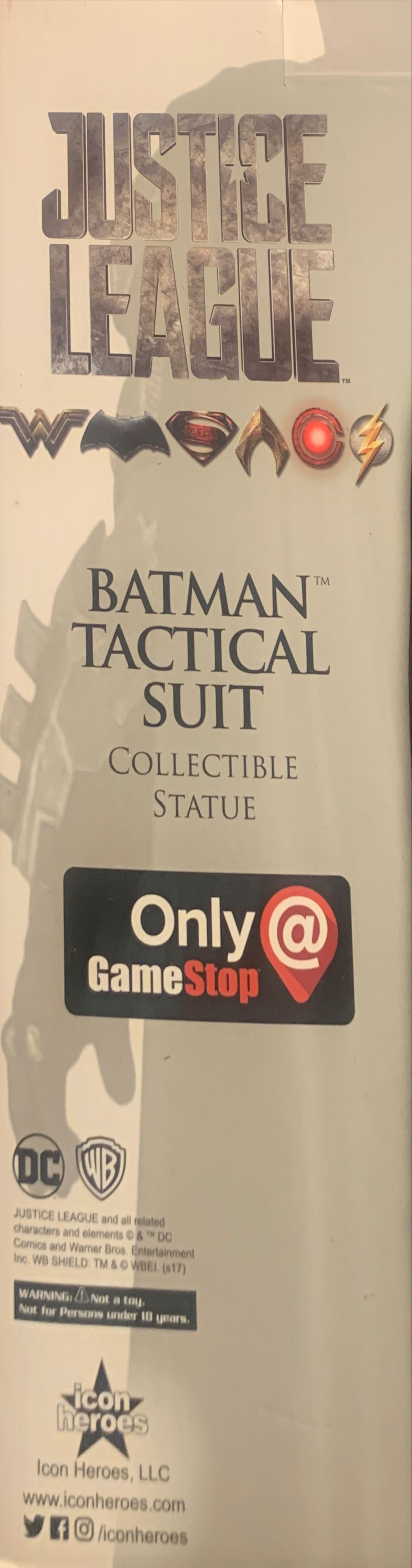 Batman Tactical Suit Statue  action figure collectible [Barcode 806810252413] - Main Image 2