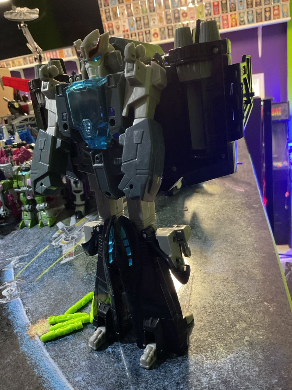 Starscream - Leader Class - Hasbro (Transformers) action figure collectible - Main Image 2