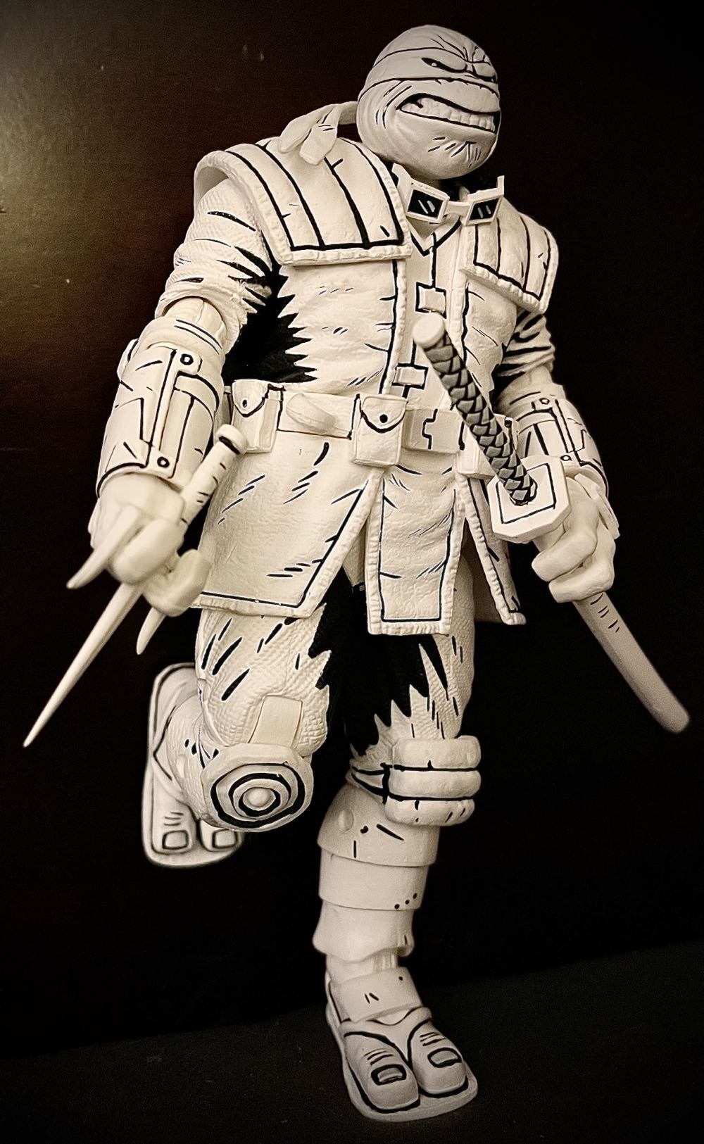 Last Ronin, The: Michelangelo (Black And white) - Neca (Teenage Mutant Ninja Turtles) action figure collectible - Main Image 3