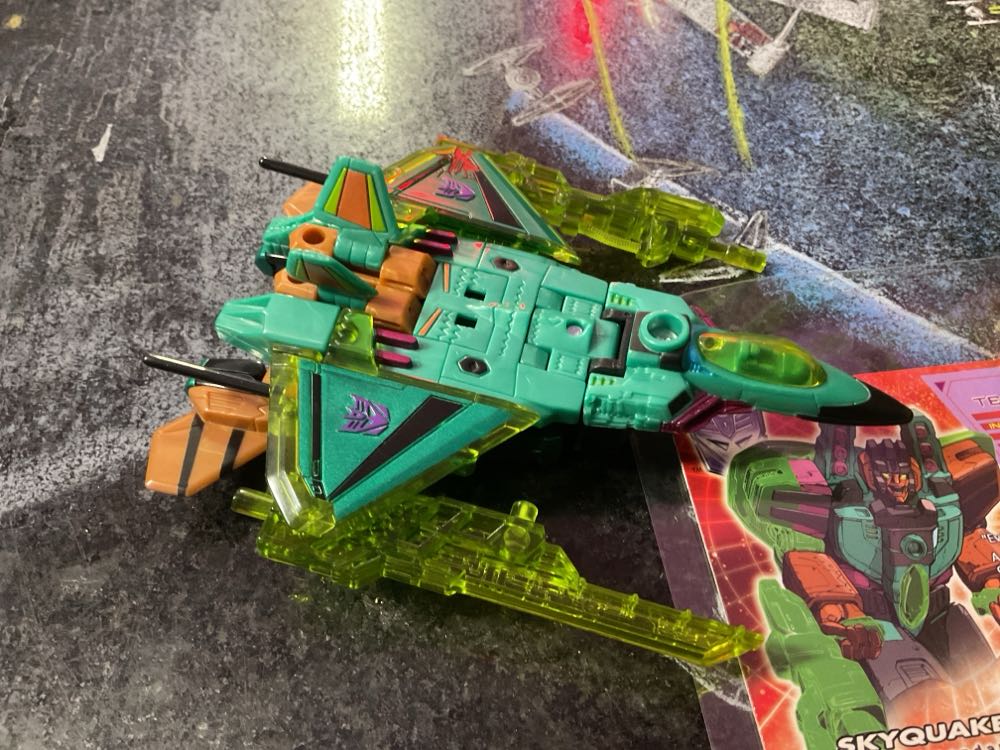 Transformers Botcon Skyquake - Fun Publications (Energon) action figure collectible - Main Image 2