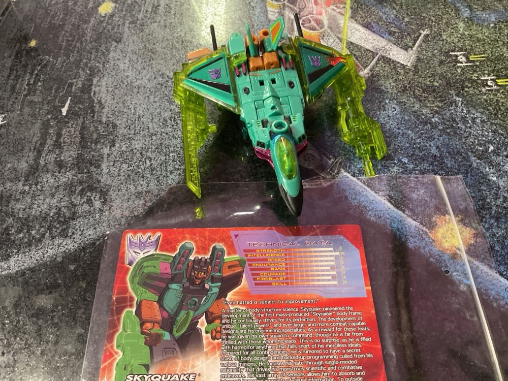 Transformers Botcon Skyquake - Fun Publications (Energon) action figure collectible - Main Image 3
