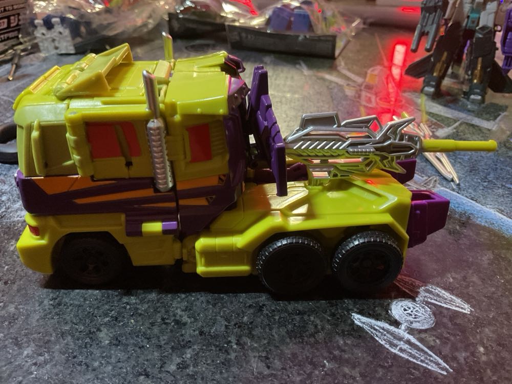 Toxitron - Fun Publications (Combiner Wars) action figure collectible - Main Image 2