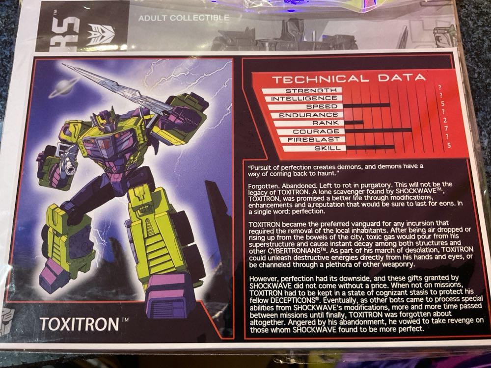 Toxitron - Fun Publications (Combiner Wars) action figure collectible - Main Image 4