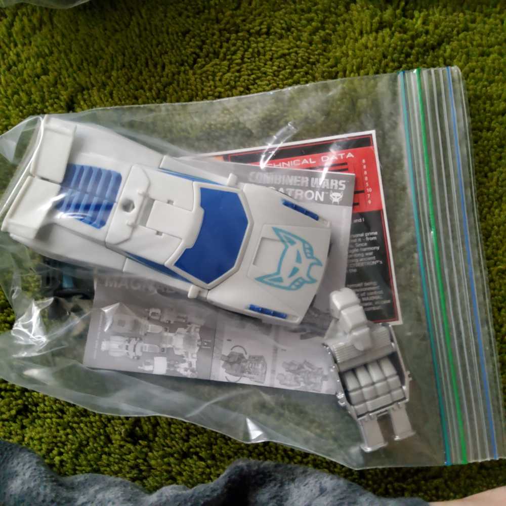 Tigatron - Fun Publications (Combiner Wars) action figure collectible - Main Image 2