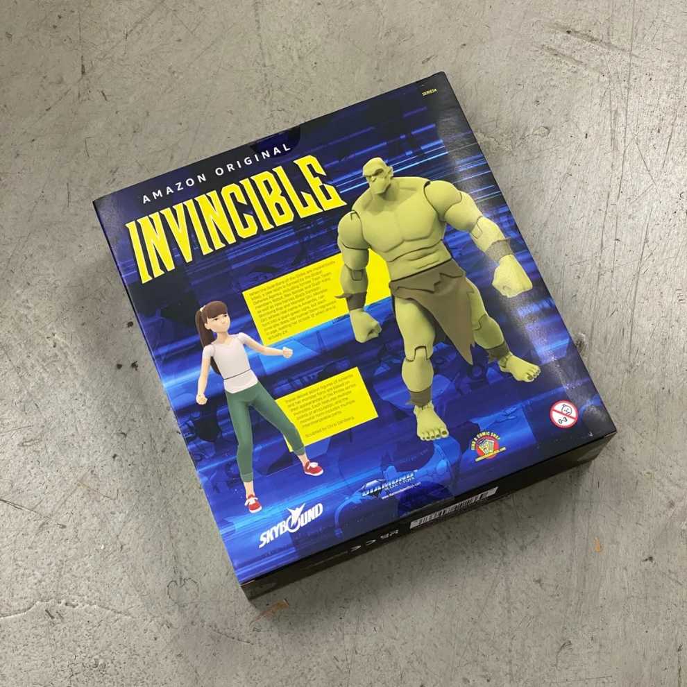 Diamond Select Toys Invincible Monster Girl  action figure collectible - Main Image 4