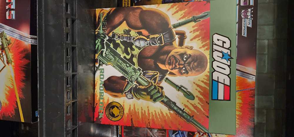 Roadblock - Mezco Toyz (G.I. Joe) action figure collectible [Barcode 696198763928] - Main Image 3