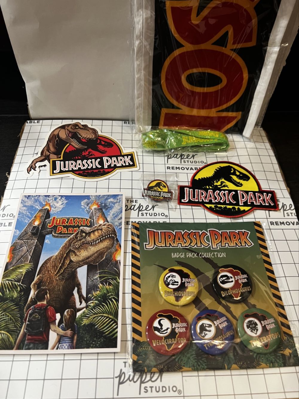 Jurassic Park Welcome Kit - Doctor Collector (Jurassic Park) action figure collectible - Main Image 3