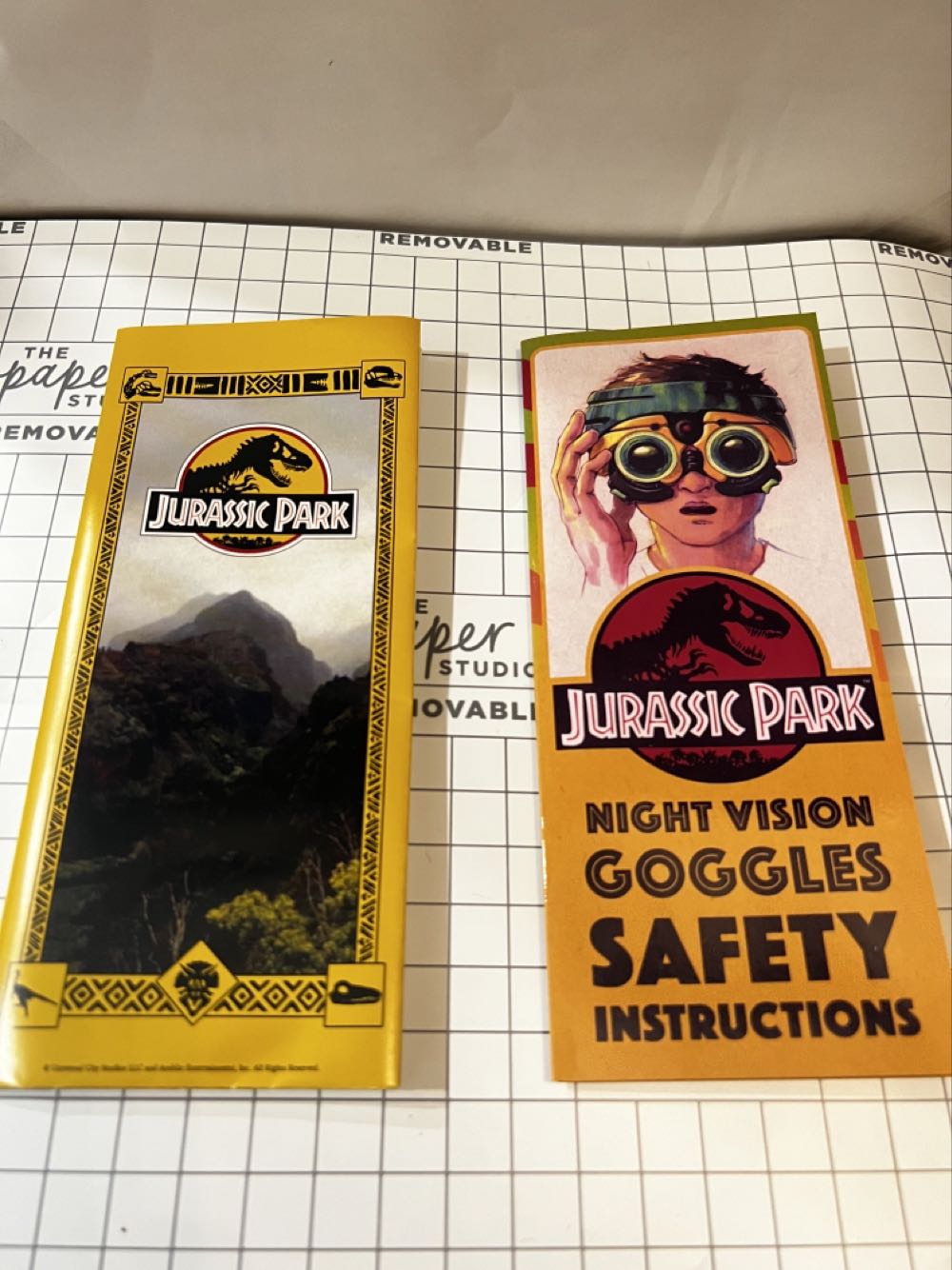 Jurassic Park Welcome Kit - Doctor Collector (Jurassic Park) action figure collectible - Main Image 4