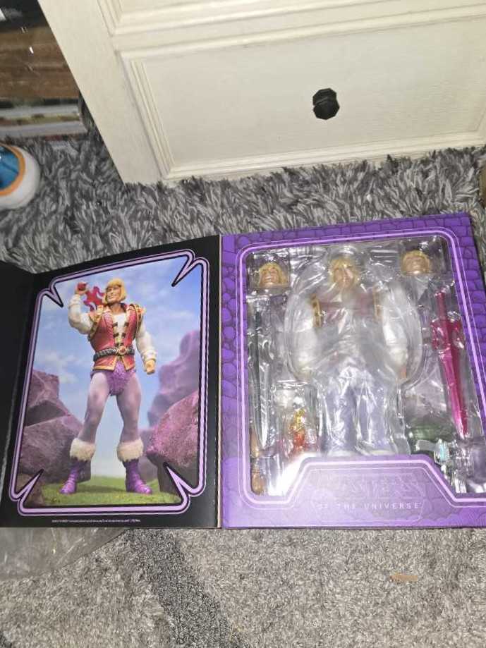 Prince Adam - Mondo (Masters Of The Universe) action figure collectible [Barcode 810041489883] - Main Image 3