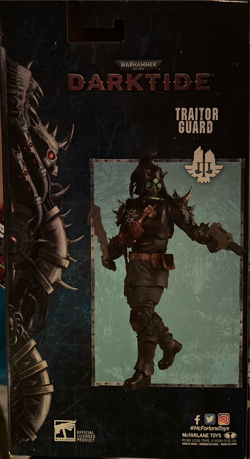 Mcfarlane Toys Warhammer 40k - Darktide Traitor Guard - McFarlane Toys (Warhammer 40000) action figure collectible [Barcode 787926109696] - Main Image 2