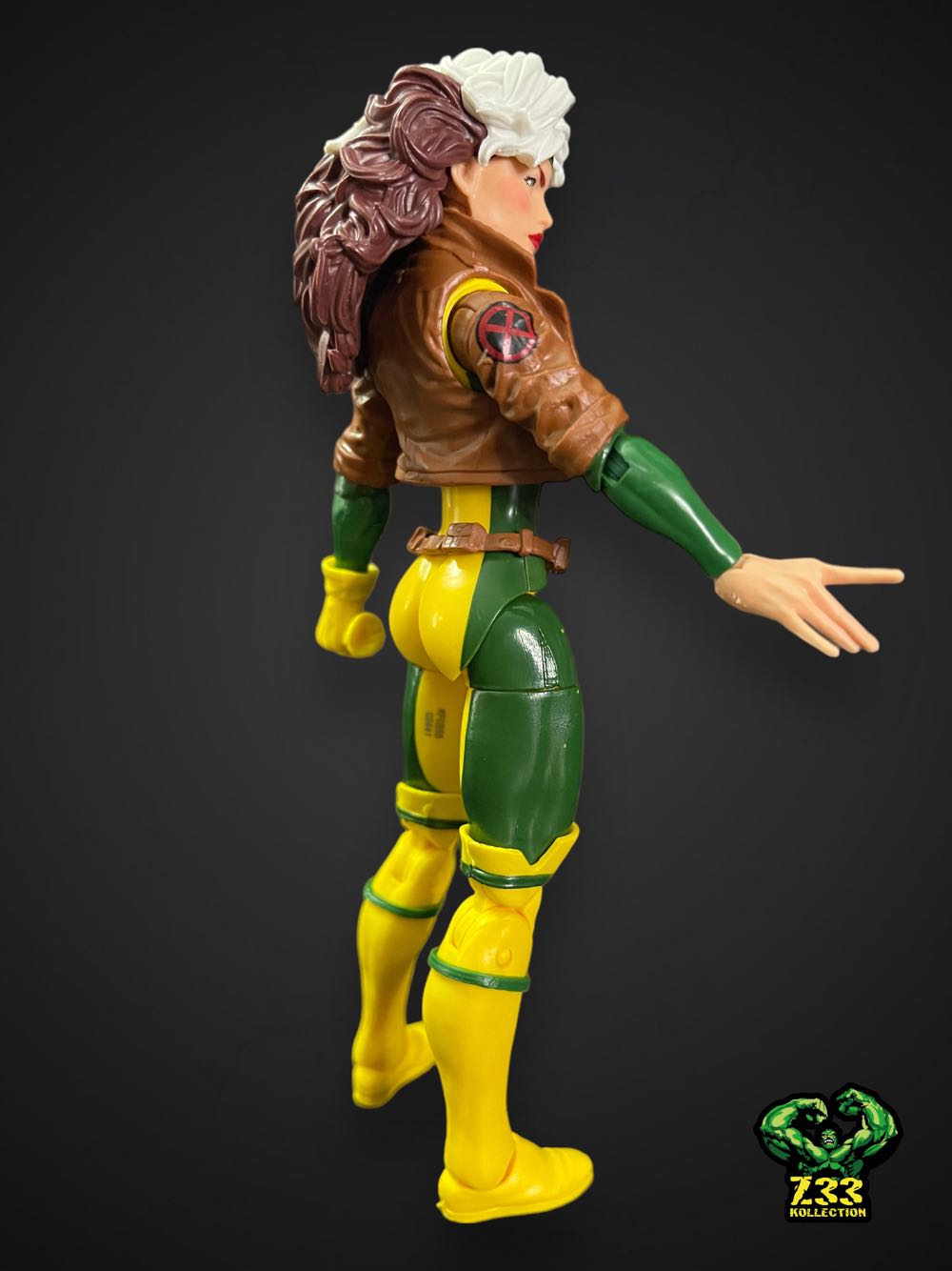 Marvel Legends (2011-????) (Retro03x15) Rogue - Hasbro (Marvel Legends Retro X-Men) action figure collectible - Main Image 2