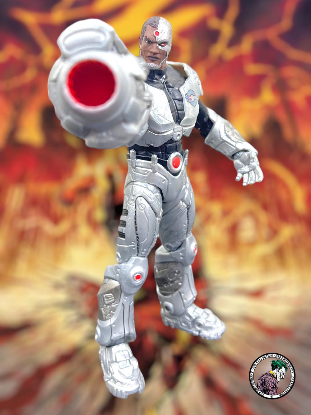 DC Multiverse (CTB12x05) Cyborg - McFarlane Toys (The Flash: Flashpoint) action figure collectible - Main Image 2